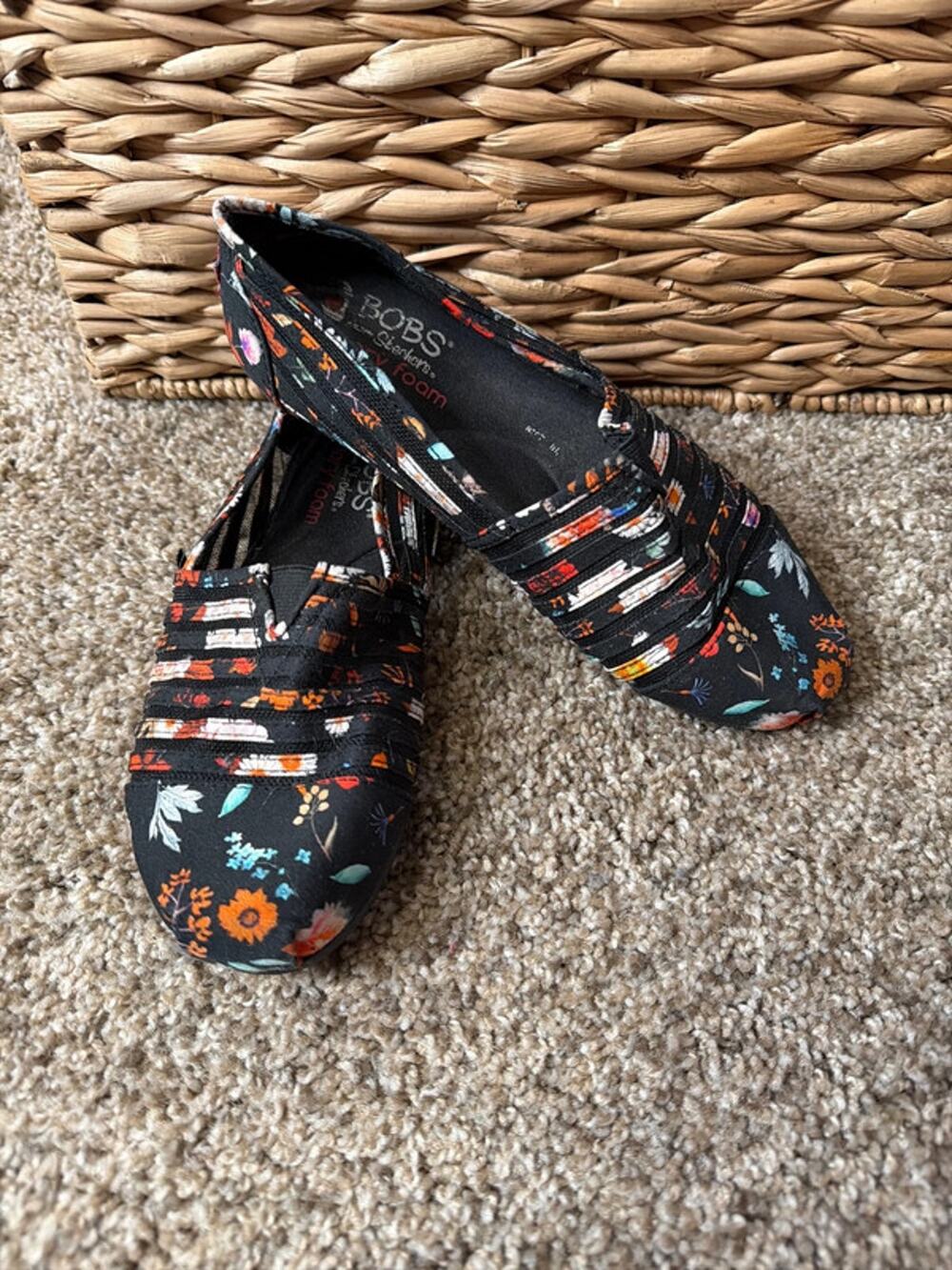 Bob’s floral shoes 7 660